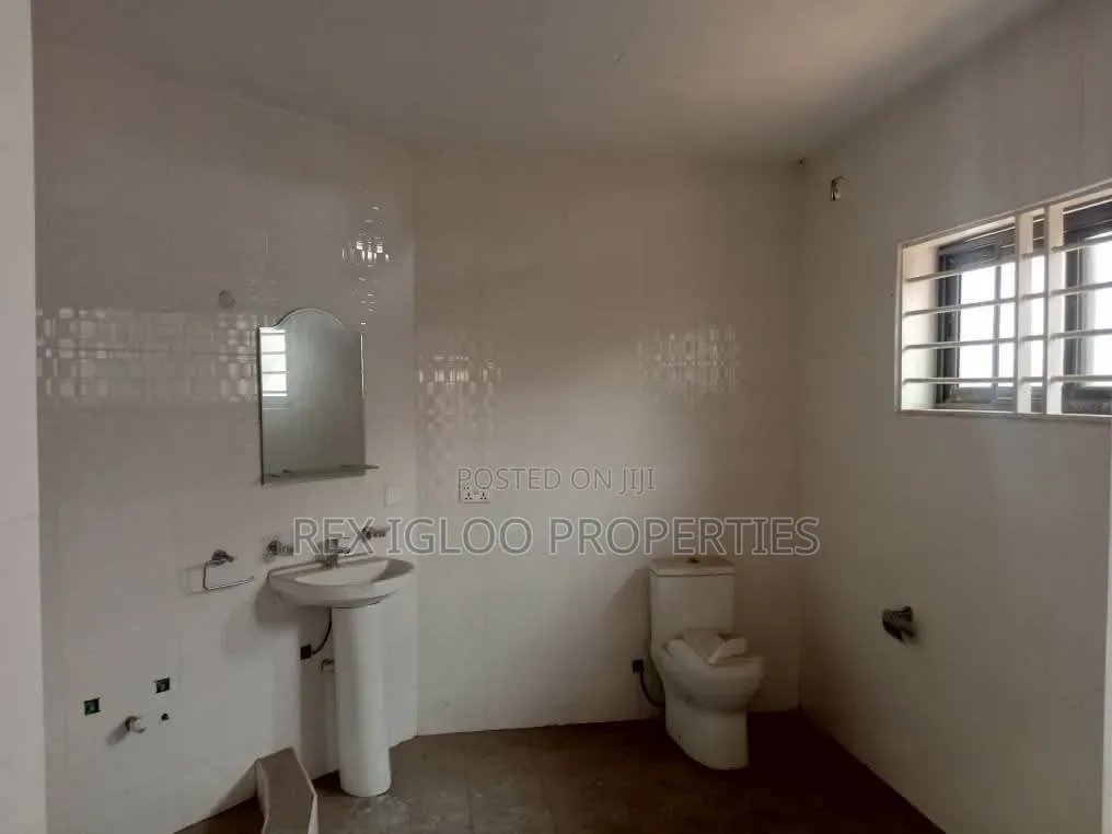 6bdrm House in Prampram for sale