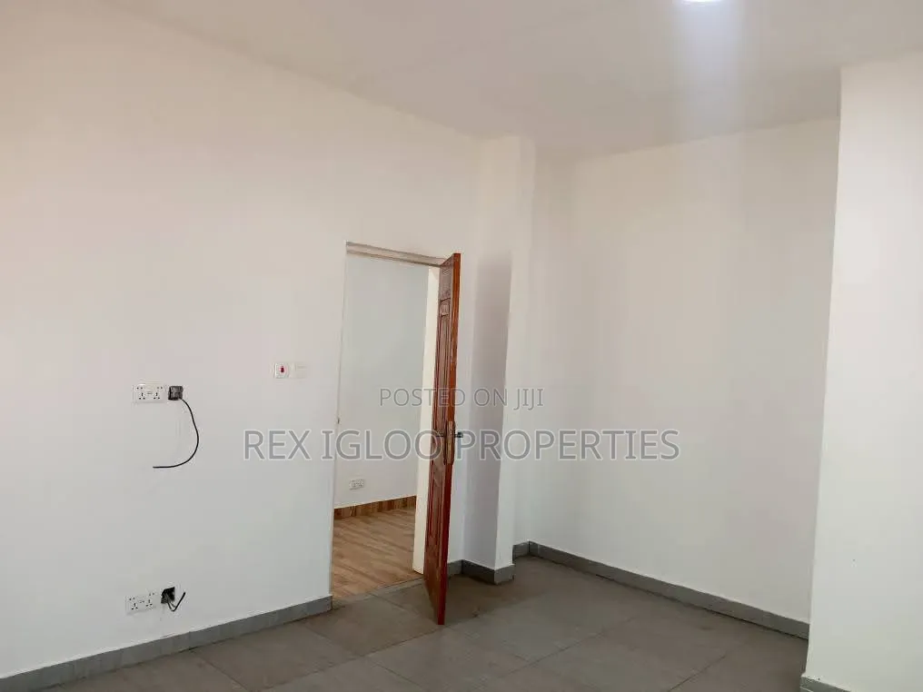 6bdrm House in Prampram for sale