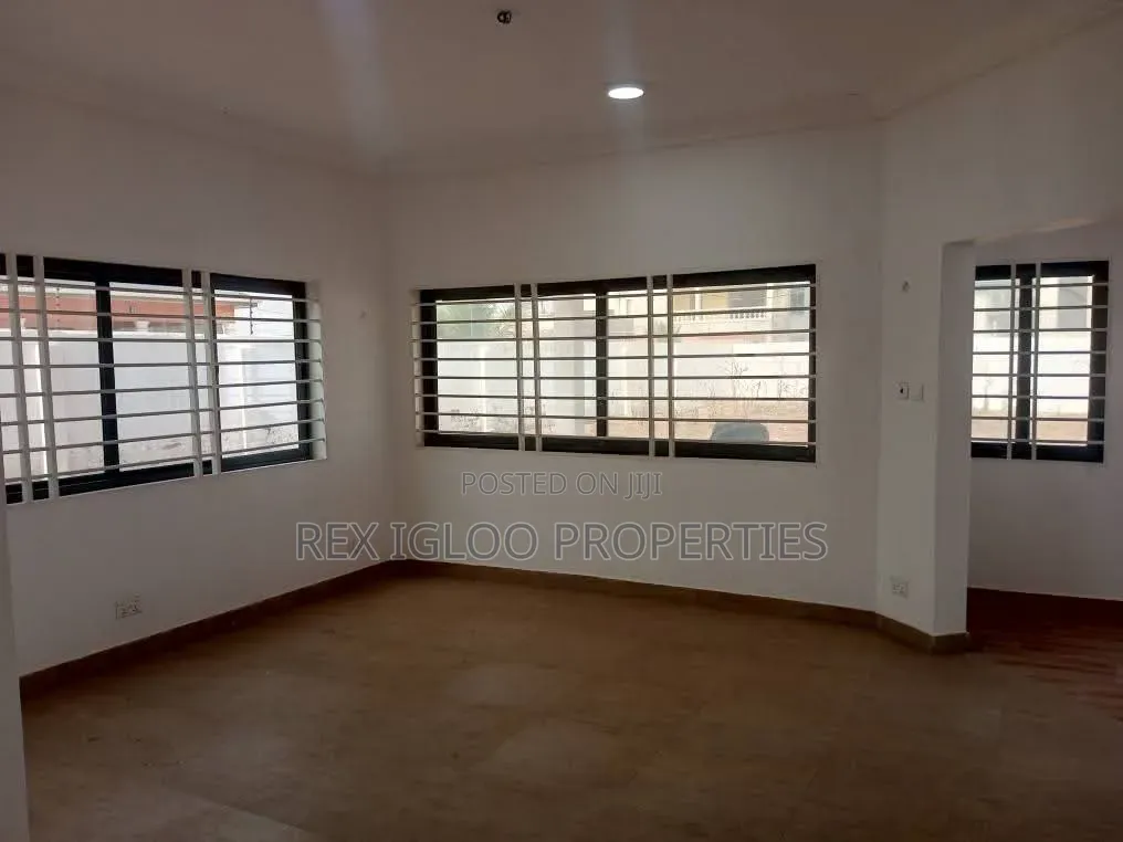 6bdrm House in Prampram for sale