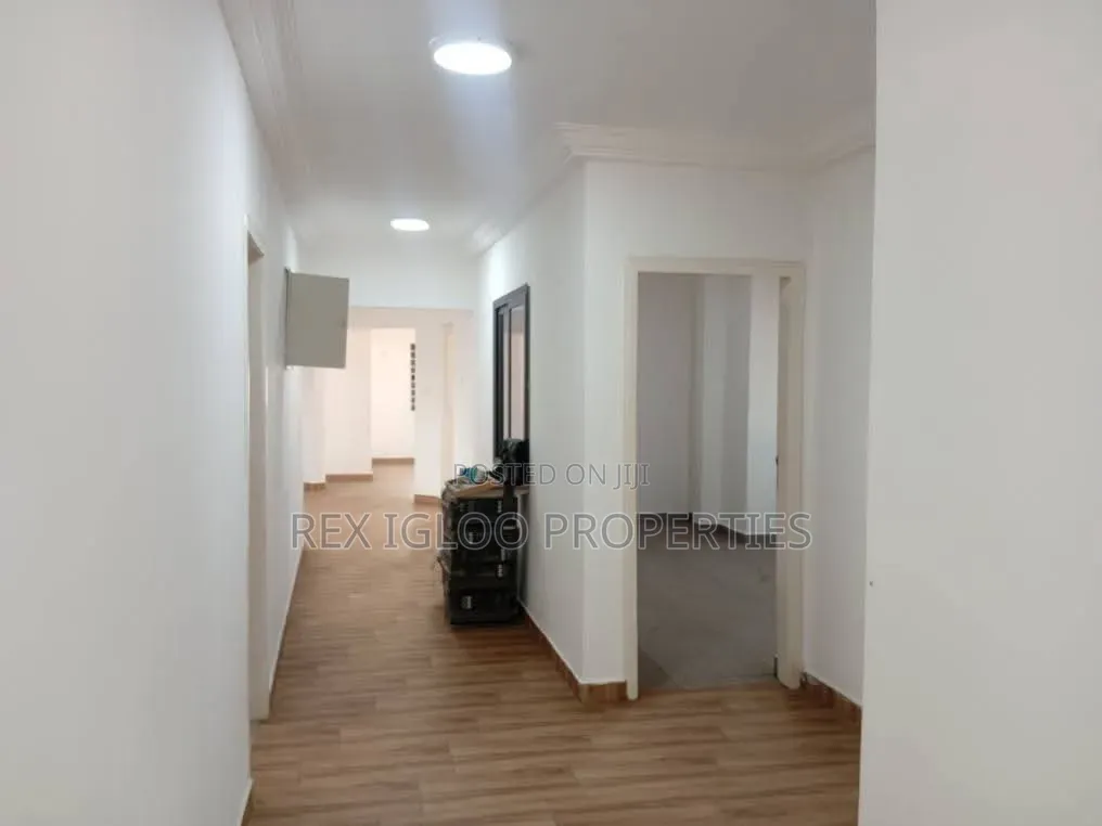 6bdrm House in Prampram for sale