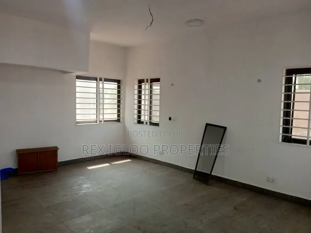 6bdrm House in Prampram for sale