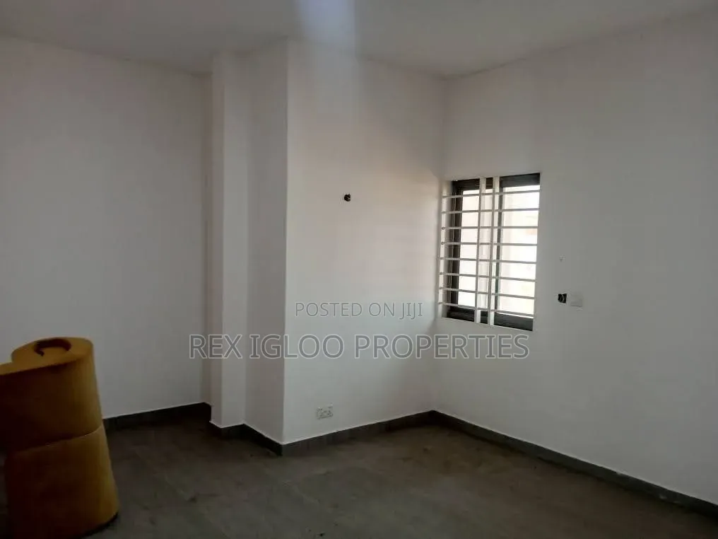 6bdrm House in Prampram for sale