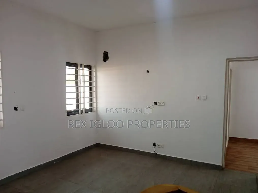 6bdrm House in Prampram for sale