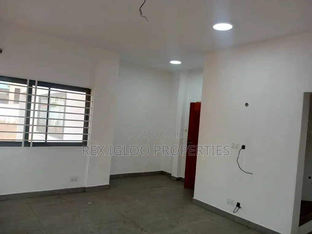 6bdrm House in Prampram for sale