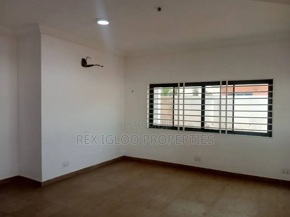 6bdrm House in Prampram for sale