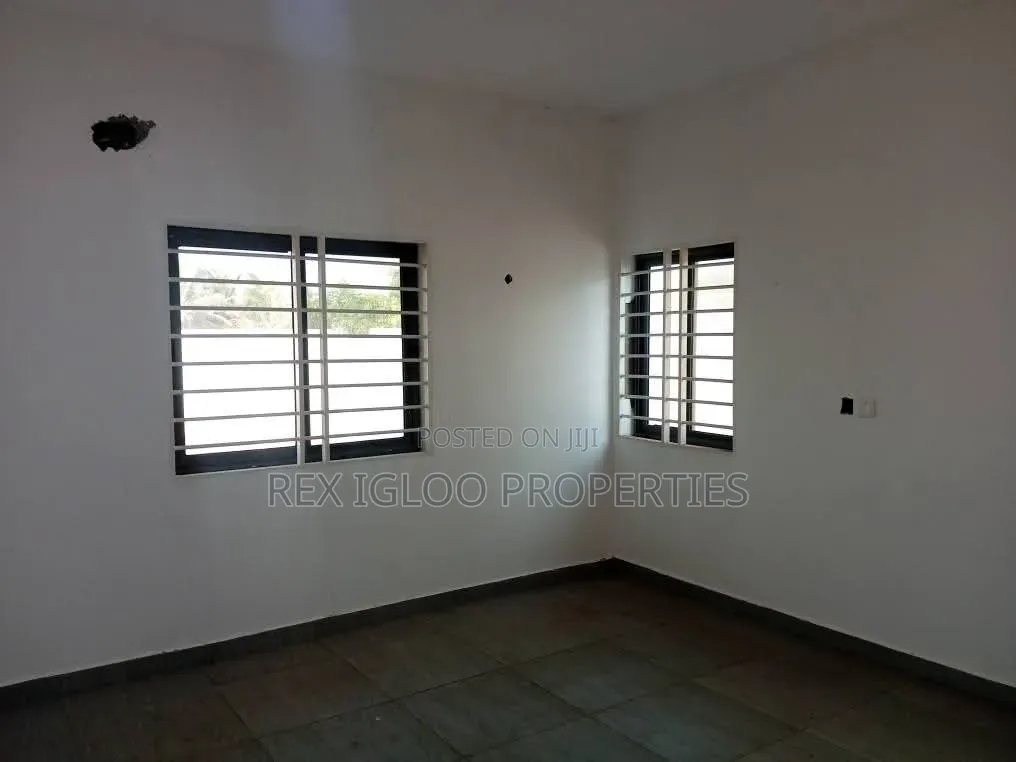 6bdrm House in Prampram for sale