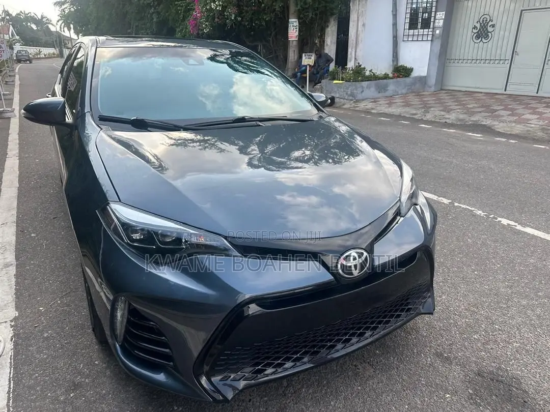 Toyota Corolla SE (1.8L 4cyl 6M) 2018 Gray