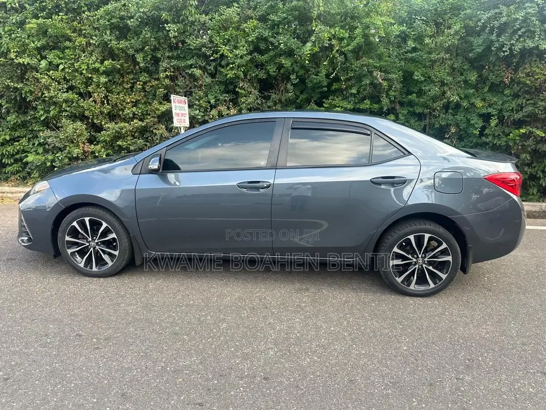 Toyota Corolla SE (1.8L 4cyl 6M) 2018 Gray