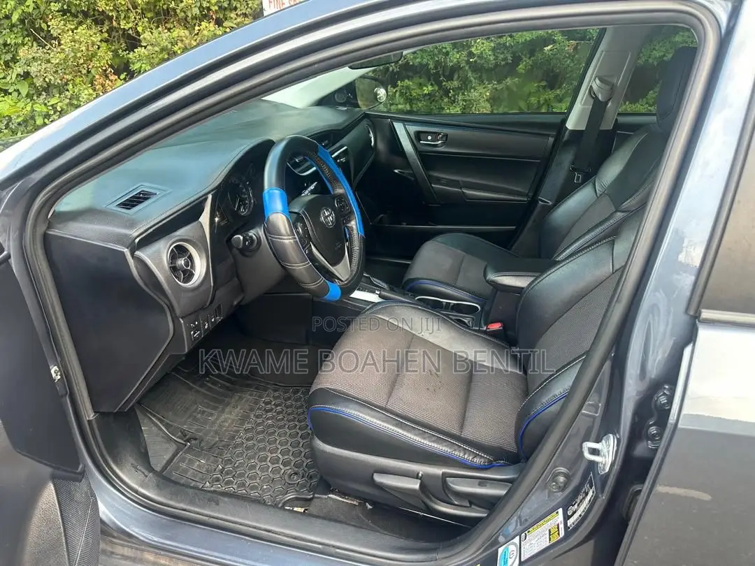 Toyota Corolla SE (1.8L 4cyl 6M) 2018 Gray