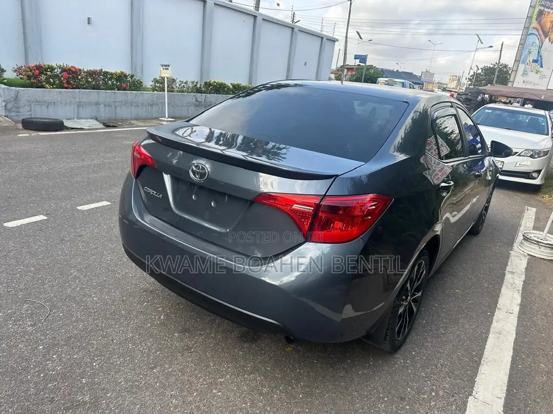 Toyota Corolla SE (1.8L 4cyl 6M) 2018 Gray