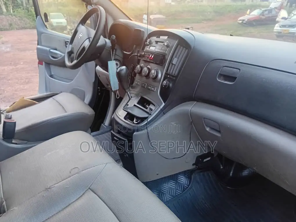 Hyundai Starex 2013 Black