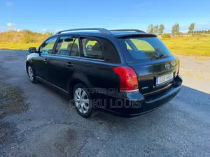 Toyota Avensis 2010 Black