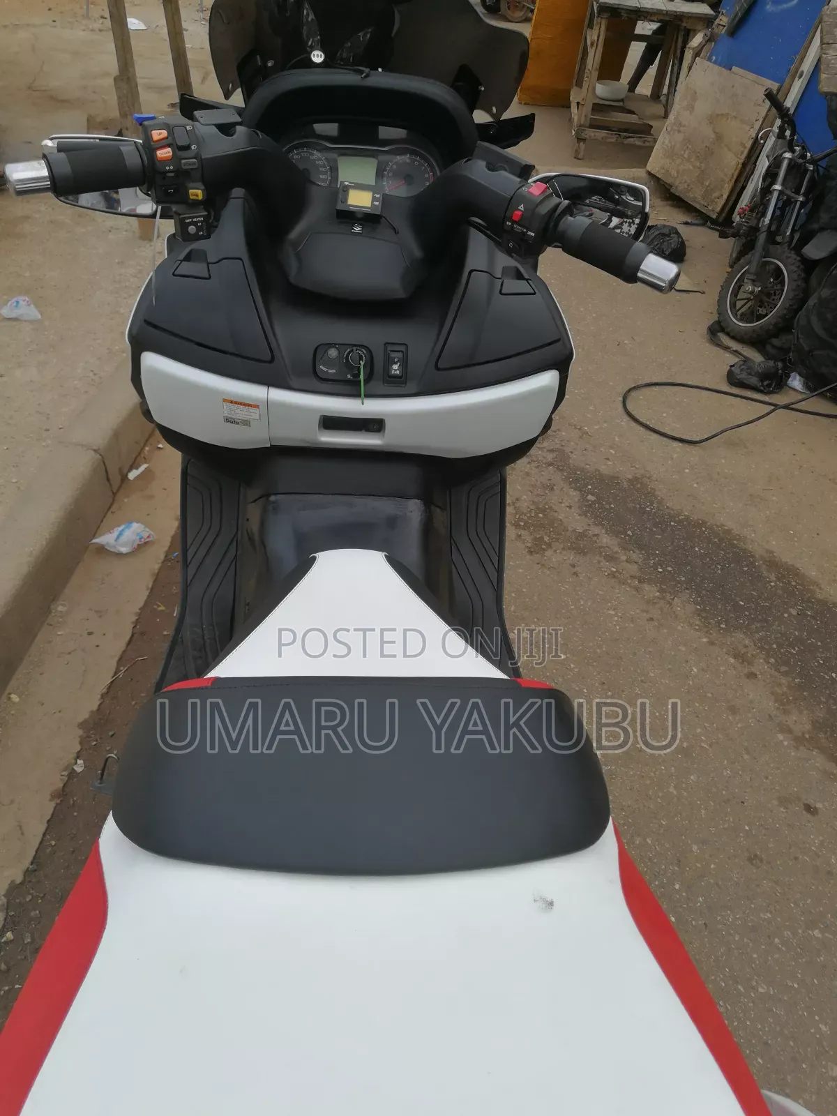 Suzuki Burgman 2026 White