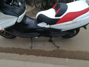Suzuki Burgman 2026 White