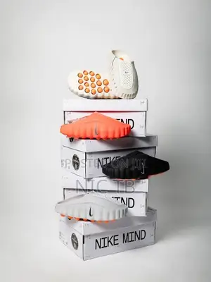 Nike Mind 001