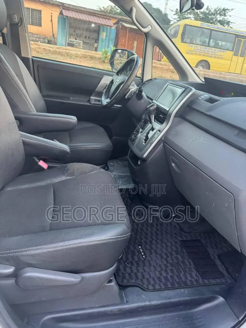 Toyota Voxy 2013 White