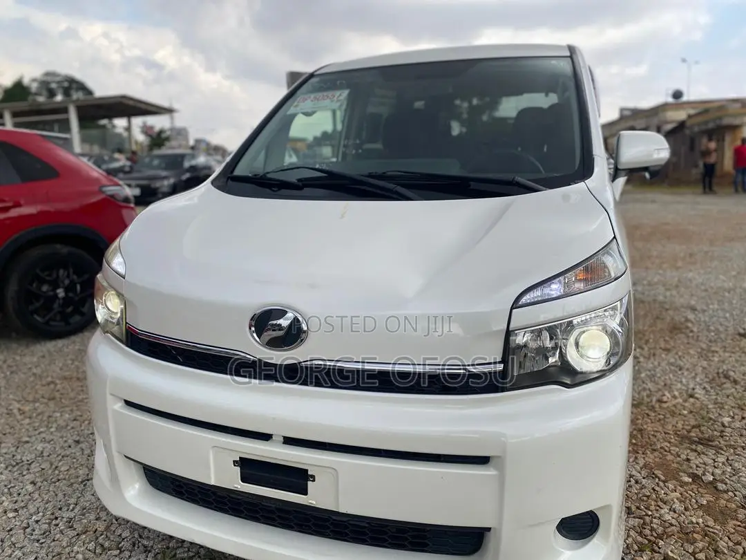 Toyota Voxy 2013 White