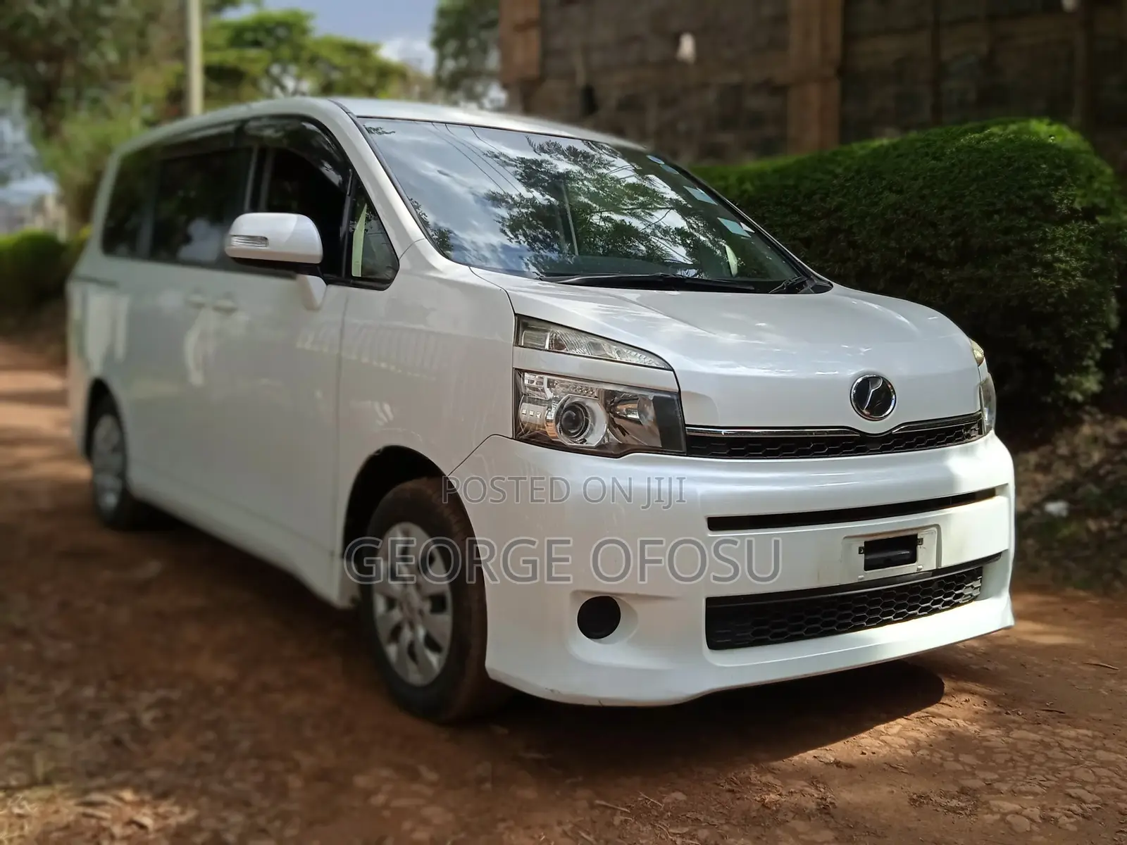 Toyota Voxy 2013 White