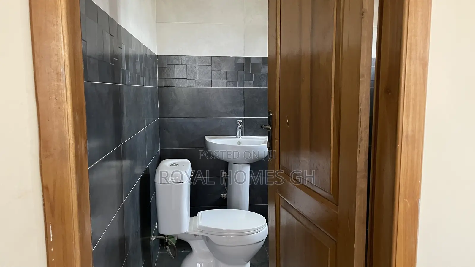 2bdrm Apartment in Royal Homes Gh, East Legon for rent