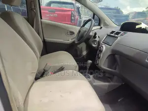 Toyota Vitz 2010 White