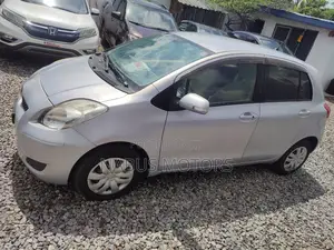Toyota Vitz 2010 White