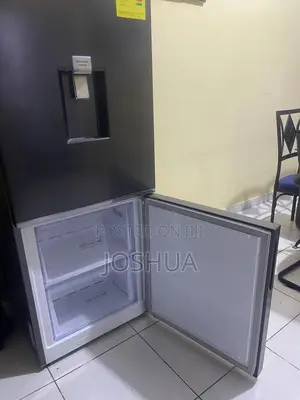 Samsung Fridge New With Easy Access Dispenser
