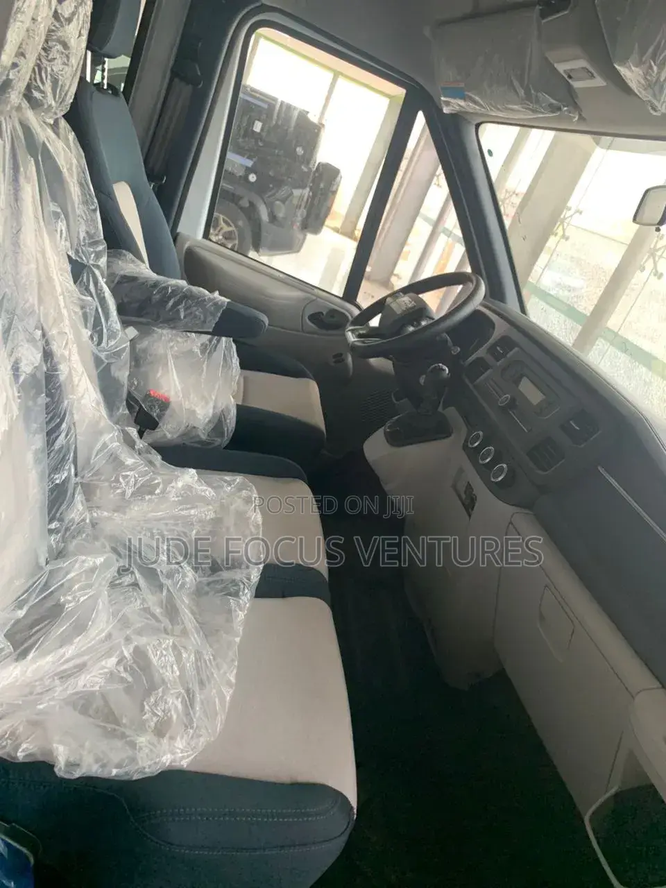 New Bus 2025 White