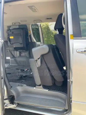 Toyota Voxy 2011 Silver