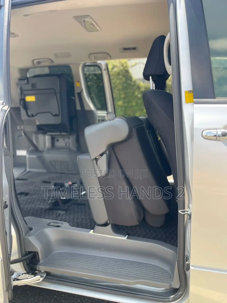 Toyota Voxy 2011 Silver