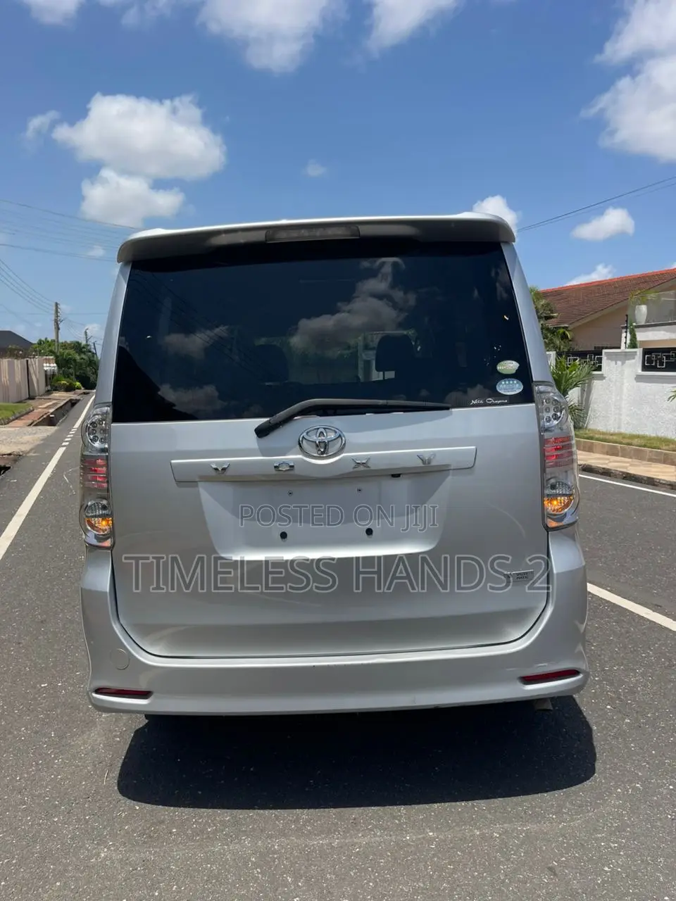 Toyota Voxy 2011 Silver