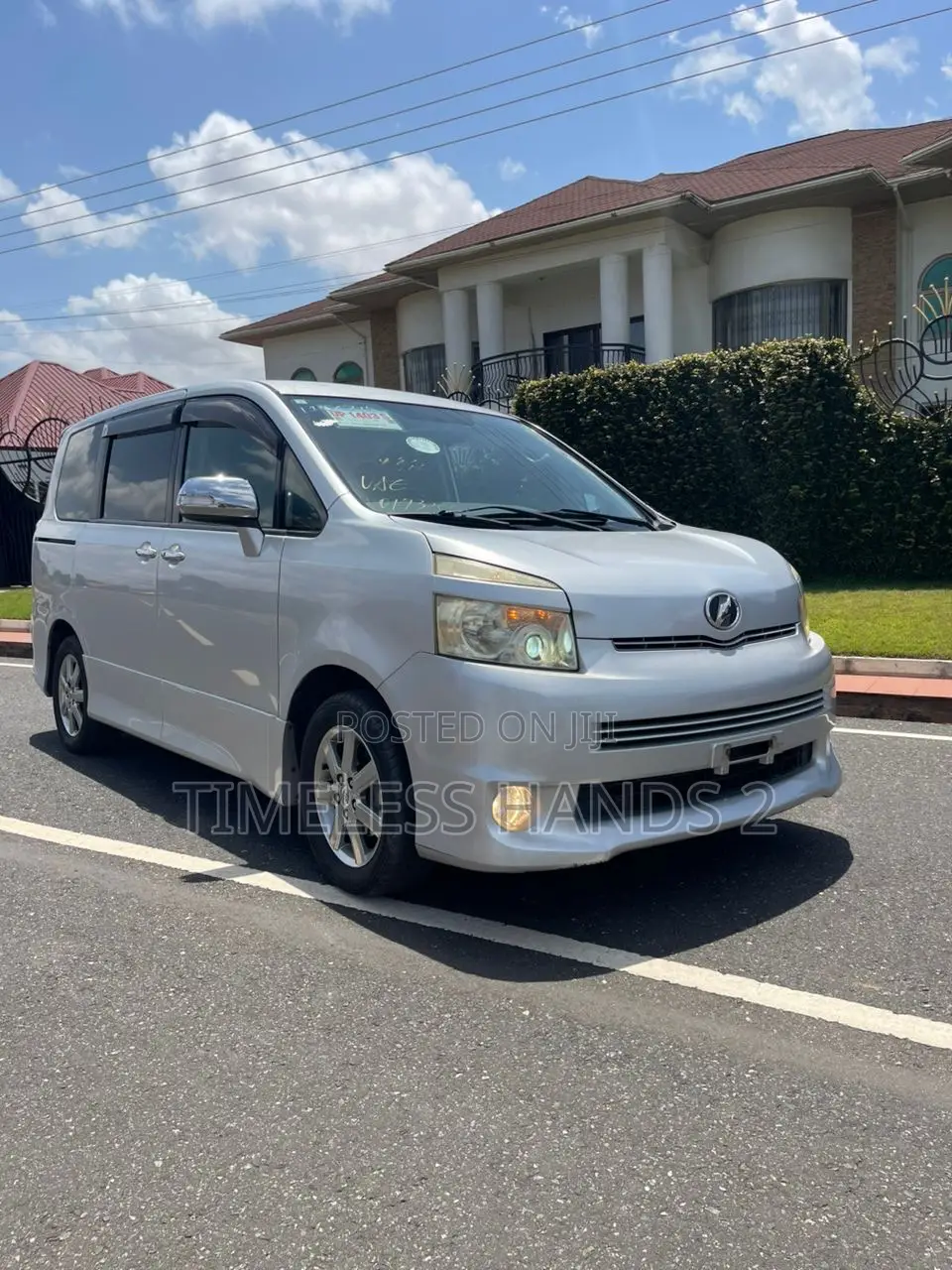 Toyota Voxy 2011 Silver