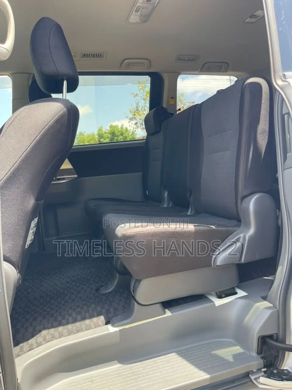 Toyota Voxy 2011 Silver