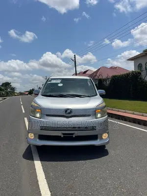 Toyota Voxy 2011 Silver