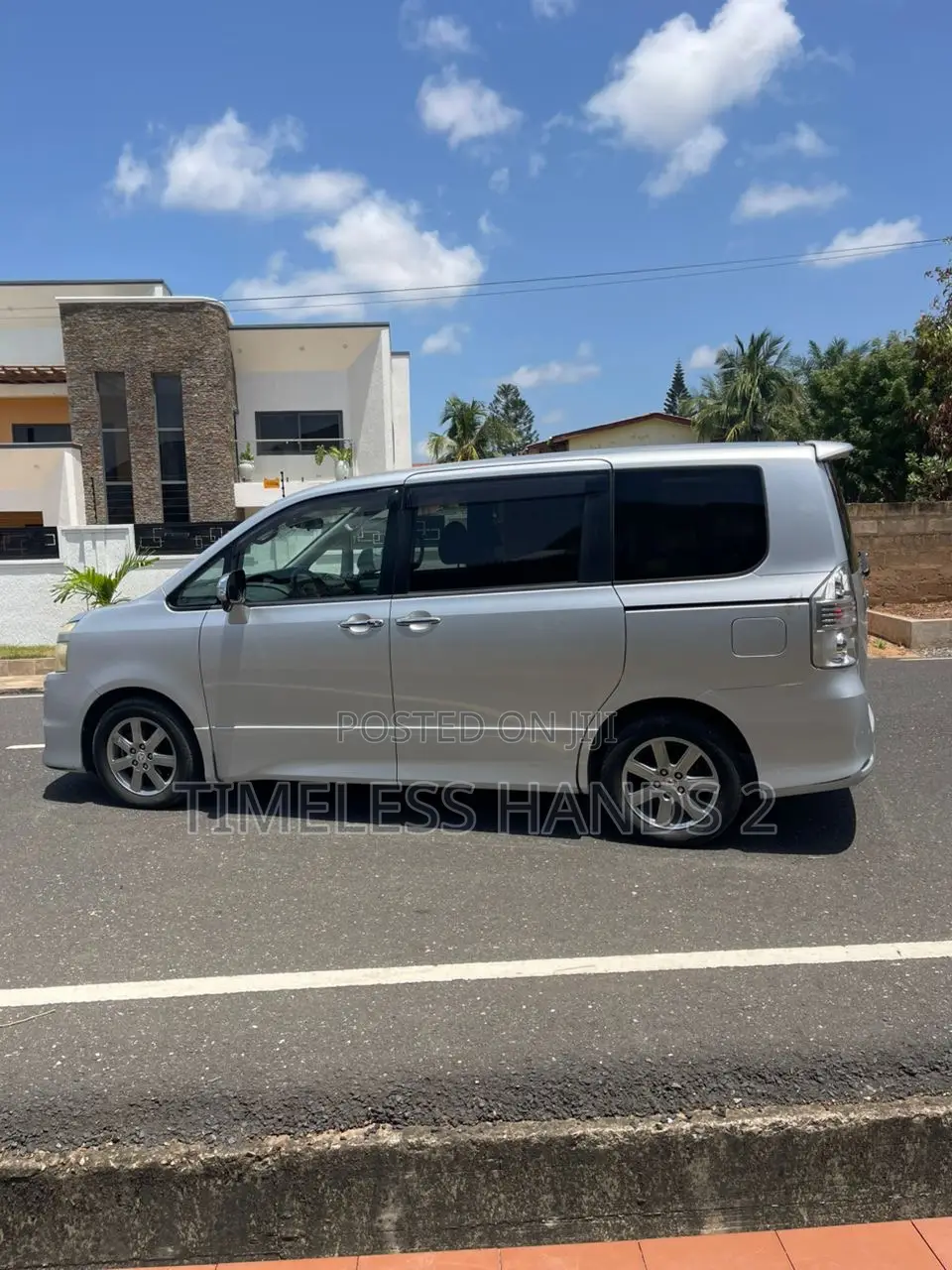 Toyota Voxy 2011 Silver