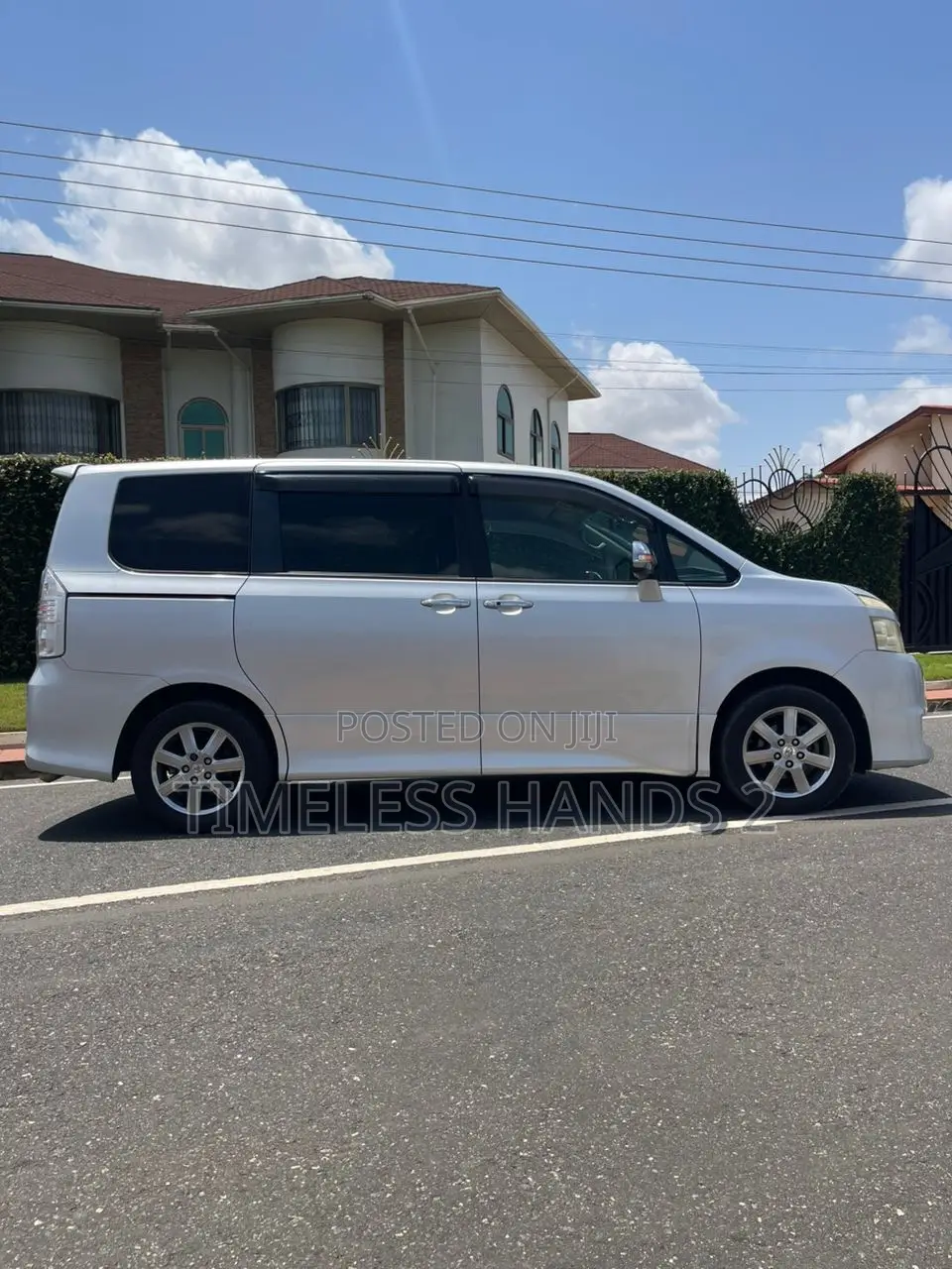 Toyota Voxy 2011 Silver