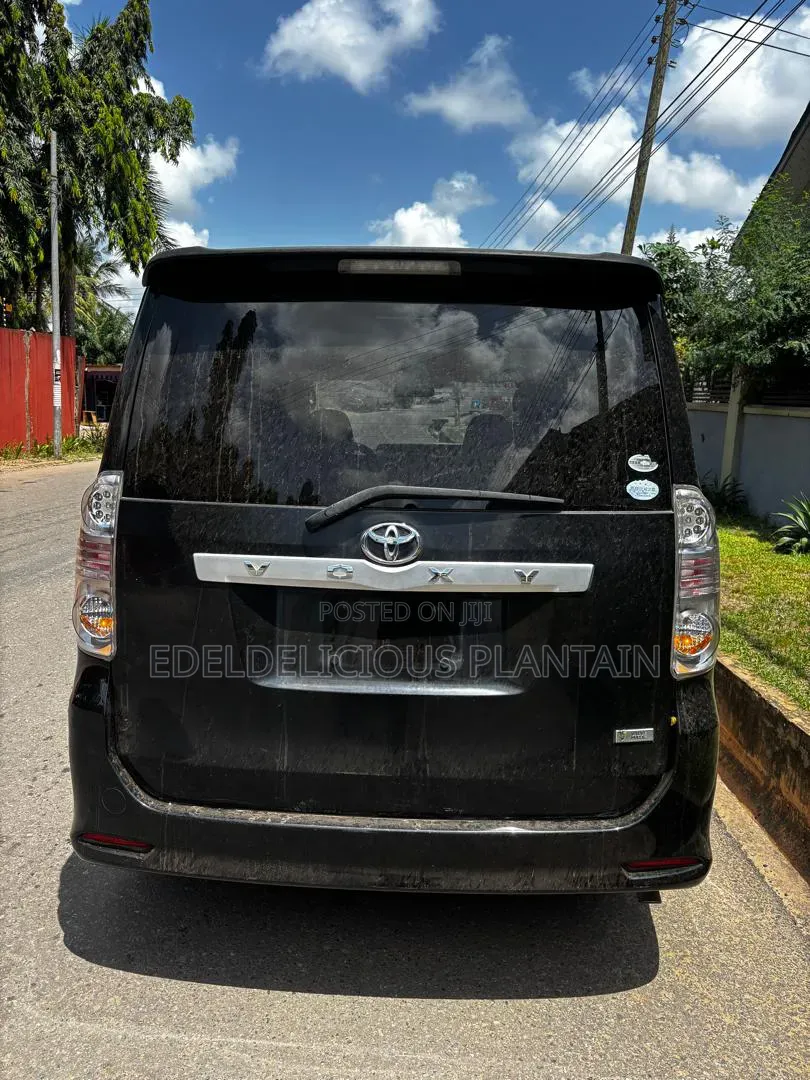 Toyota Voxy 2010 Black