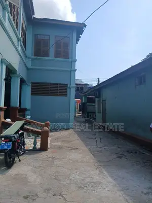 5bdrm House in Adabraka for sale