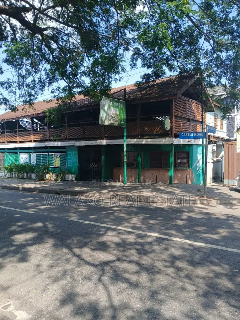 5bdrm House in Adabraka for sale