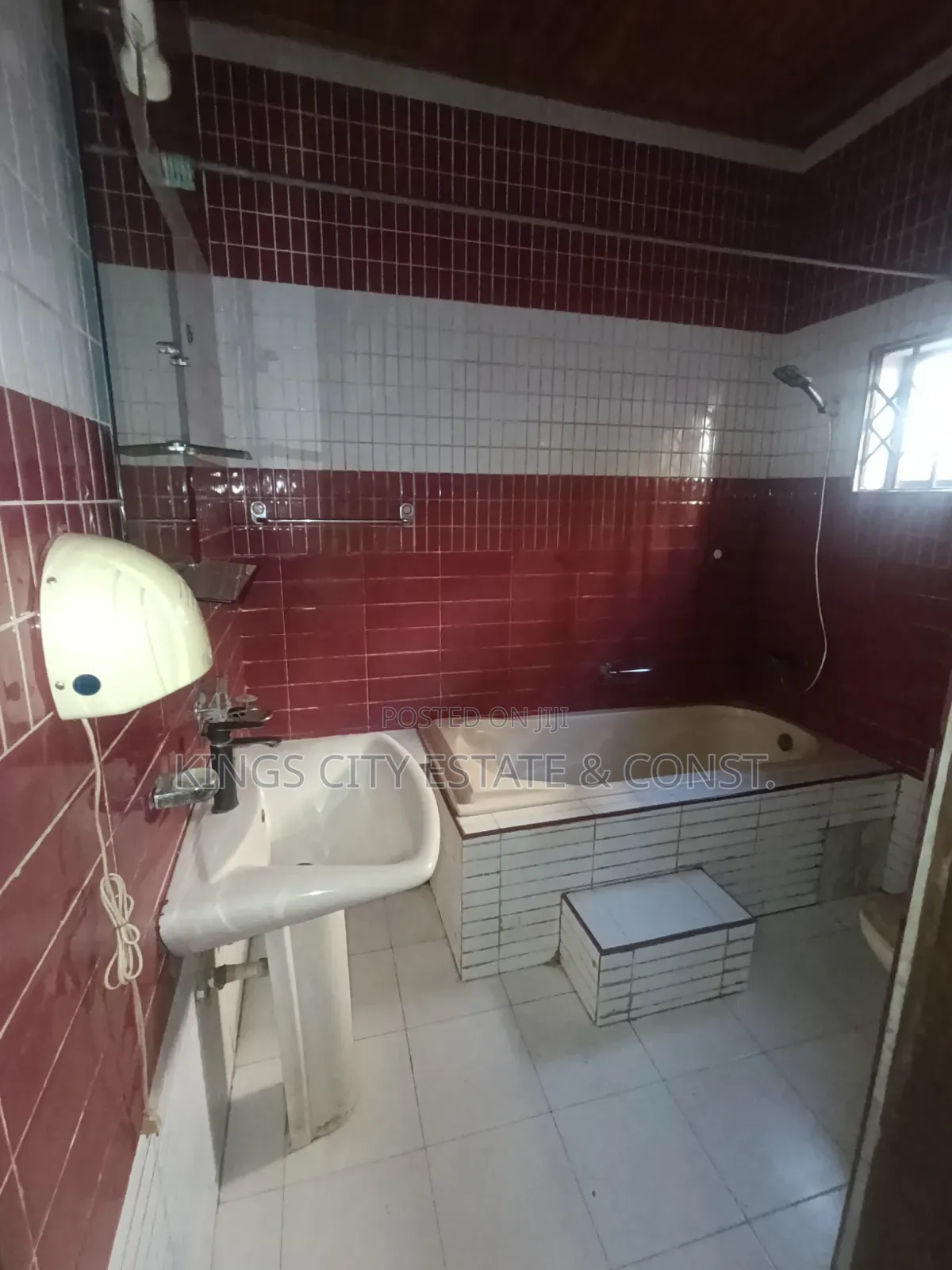 3bdrm Apartment in Whitehouse, Pokuase for rent