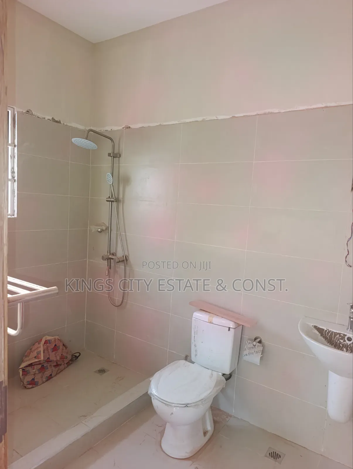 3bdrm Apartment in Whitehouse, Pokuase for rent