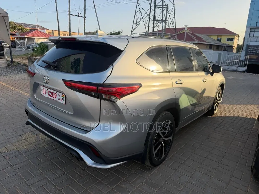 Toyota Highlander XSE 2022 Silver