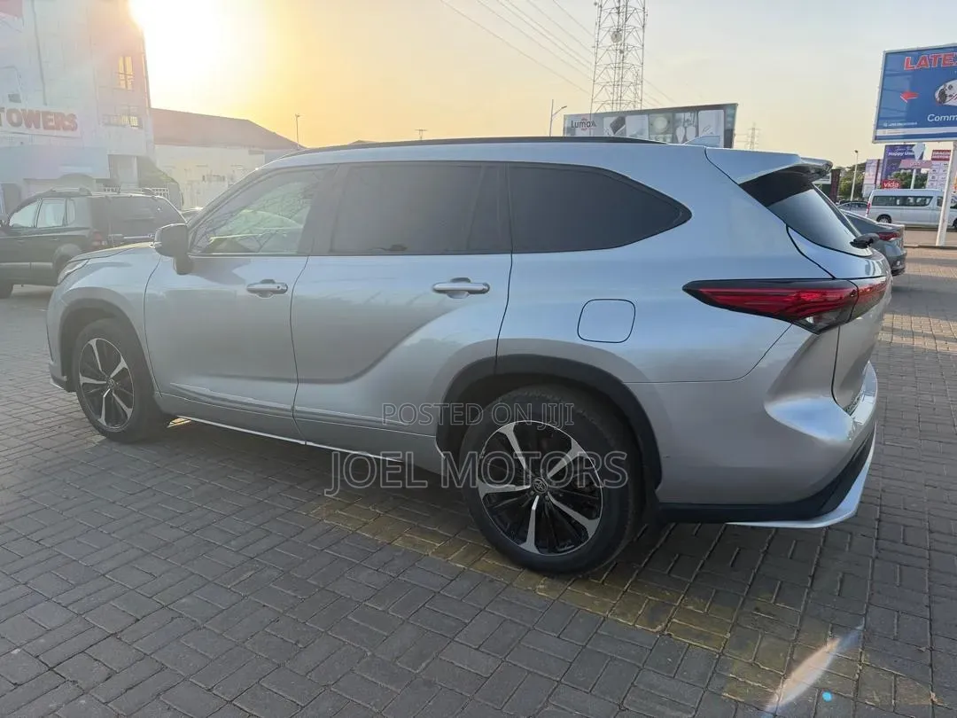 Toyota Highlander XSE 2022 Silver