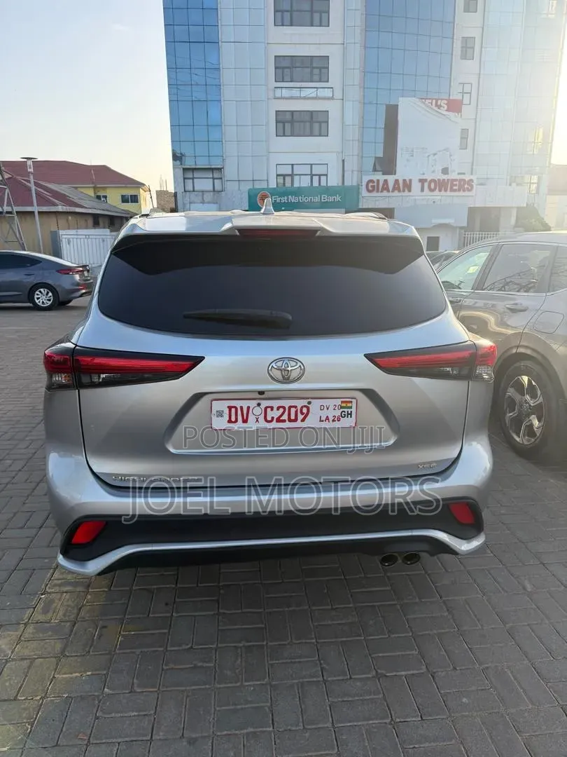 Toyota Highlander XSE 2022 Silver