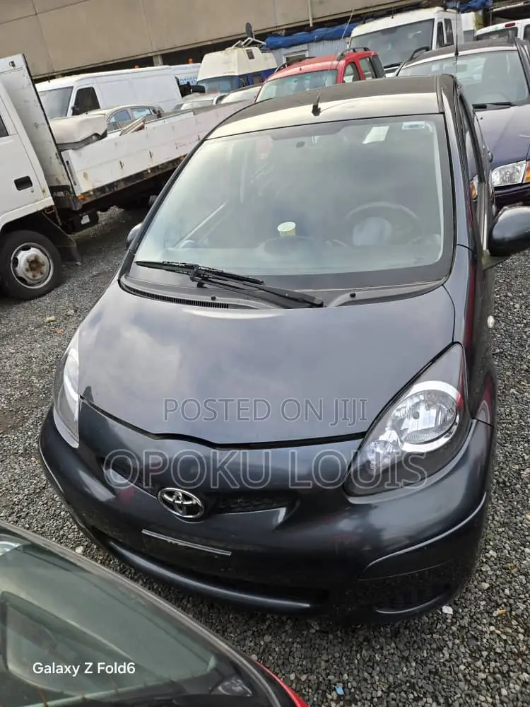 Toyota Avensis 2010 Black