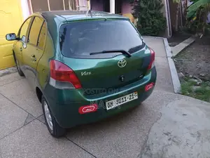 Toyota Vitz 2010 Green