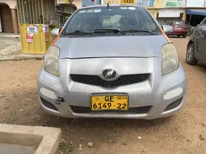 Toyota Vitz 1.0 FWD 3dr 2010 Gray