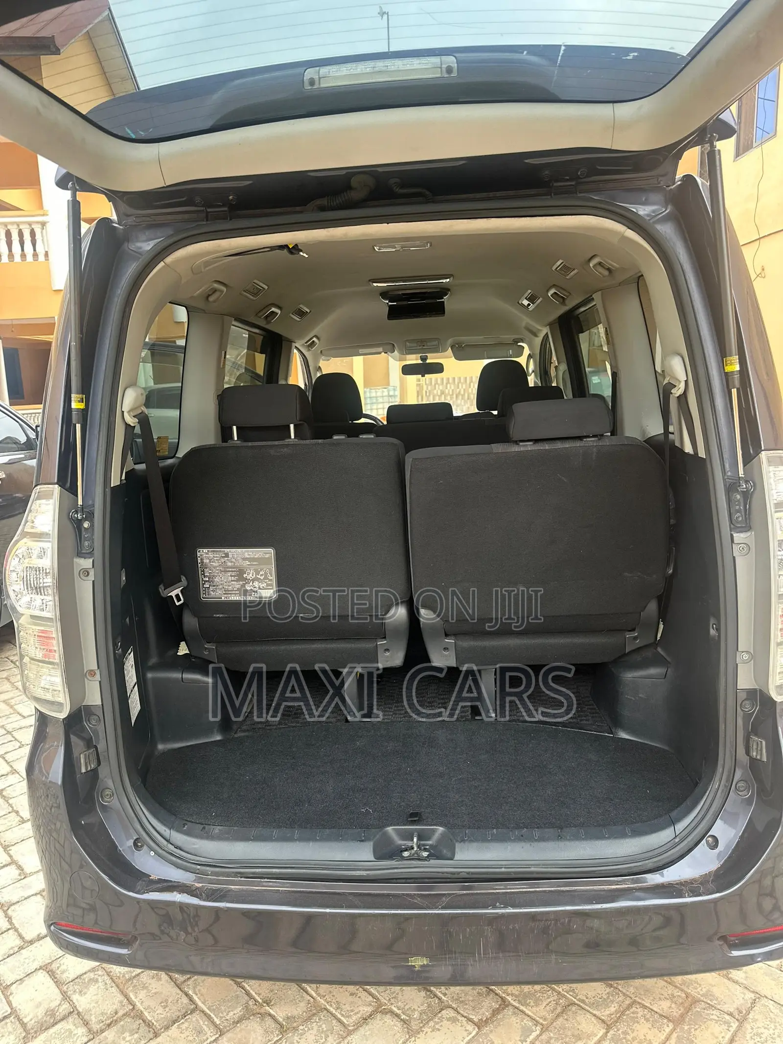 Toyota Voxy 2010 Blue