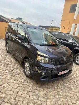 Toyota Voxy 2010 Blue