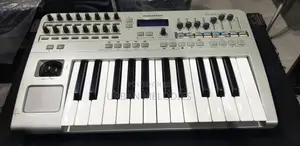 Novation Remote 25 Midi Keyboard