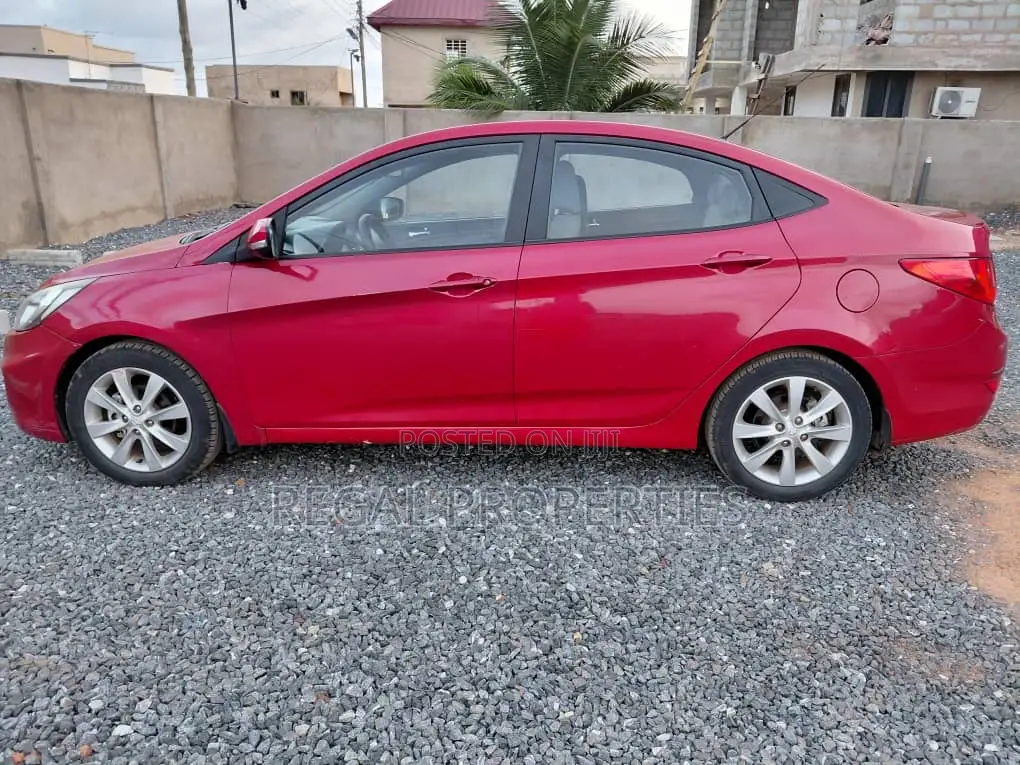 Hyundai Accent SE 4dr Hatchback (1.6L 4cyl 6A) 2014 Red